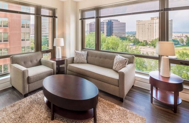 Pentagon City 2 BR | Steps from Whole Foods