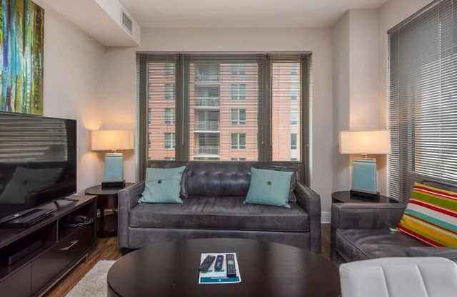 Pentagon City 2BR | Resort style amenities | Desk+Wifi