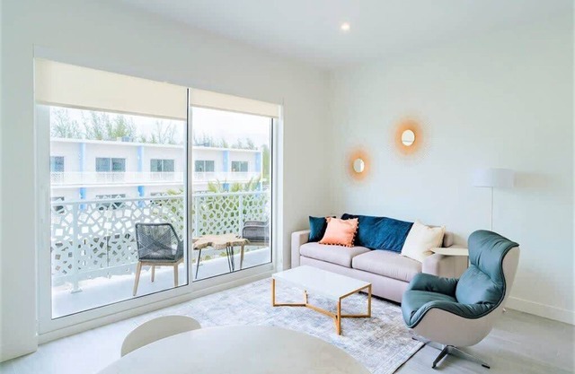 Penthouse 1 bdr Apt Next to Beach w/Rooftop Pool