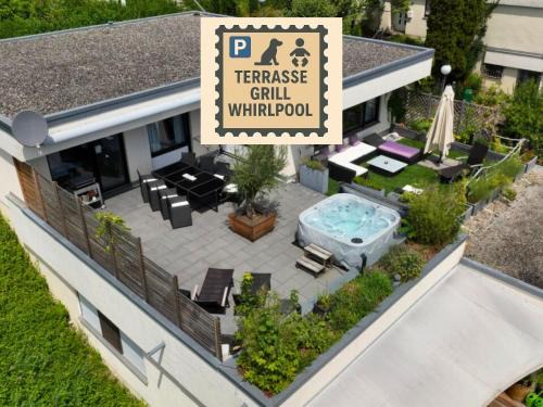 PENTHOUSE - 3 Schlafzimmer- sonnige Dachterrasse -Whirlpool & Alpenblick - Perfekt für Romantik oder Familienurlaub mit Kind, Hund willkommen - by FerienWohnenAmSee -