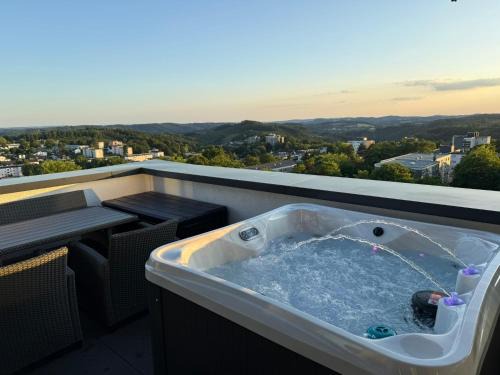 Penthouse mit Sauna, Jacuzzi & Tischkicker