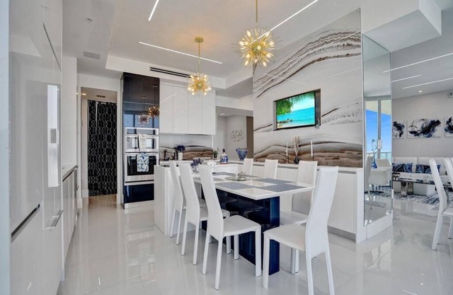 Penthouse Oceanfront for up to 7 people at La Perla. Miami Glittering Paradise!