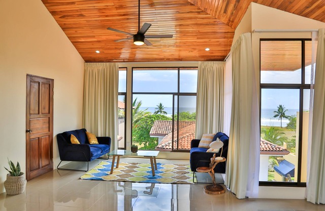 Penthouse Suite Whitewater Ocean/Mountain Views