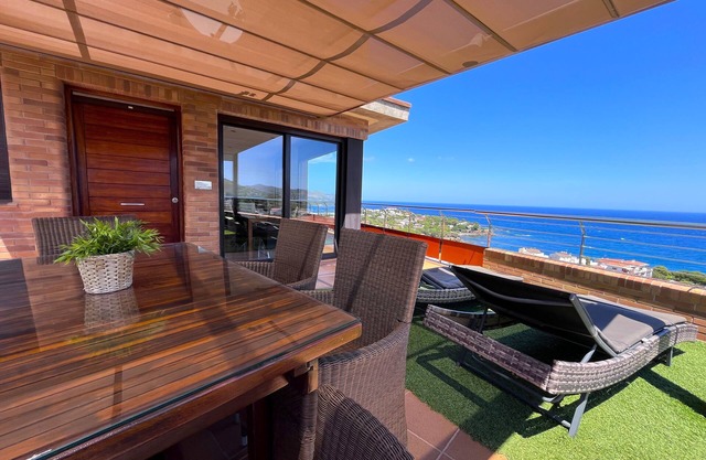 Penthouse with magnificent sea views, private pool, large terrace.