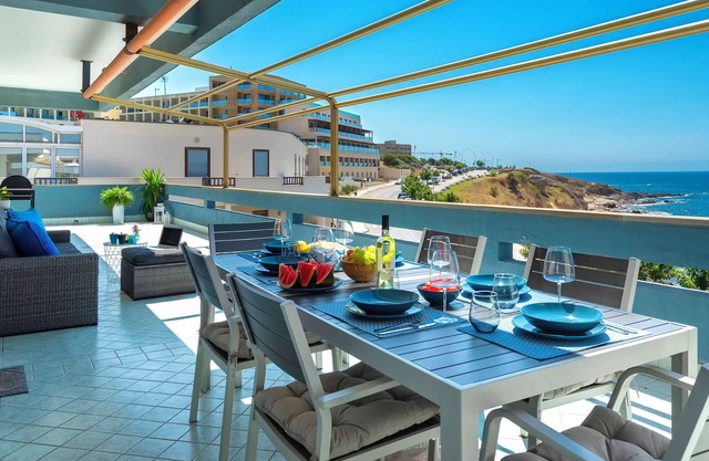 Penthouse with Spectacular Sea-View Terraces, WiFi, A/C Close to the Beaches