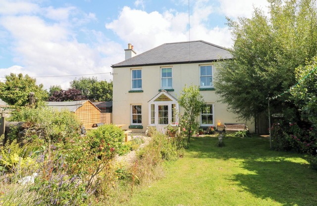 PENTIRA, pet friendly, country holiday cottage in Kuggar