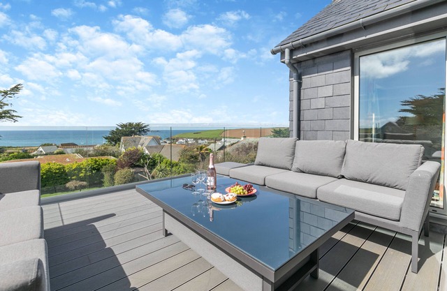 Pentire - Four Bedroom House, Sleeps 8