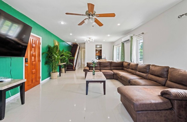 Perfect Alarm Protected Townhouse Near Beach 🏝 & Airport ✈️!