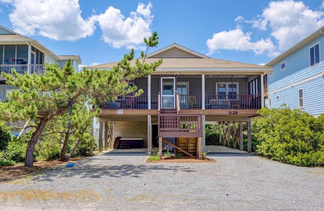 Perfect Beach Rental with private heated pool and close beach access. 🤩