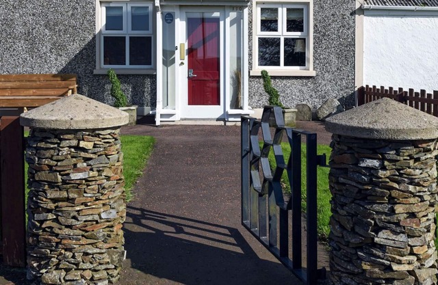Perfect for 2 on Causeway Coastal Route! Near Giants Causeway, Golf Courses