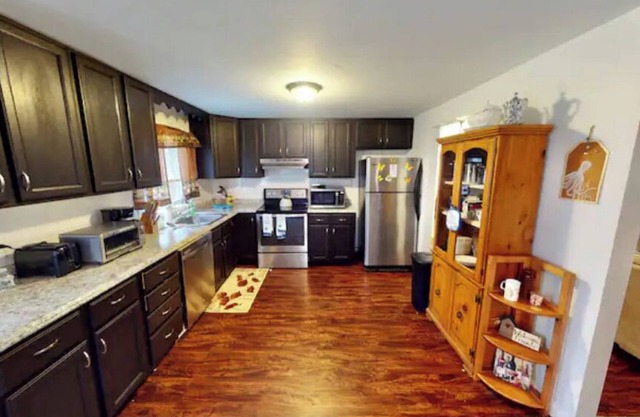 Perfect For Big Groups & Families/Free Wi-Fi