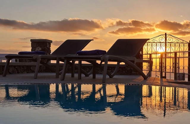 Perfect for Families and Group of Friends. Amazing Caldera View. Private Pool.