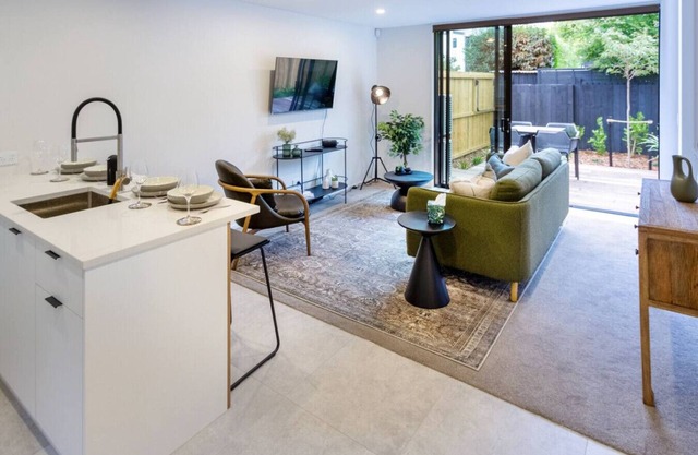 Perfect for Groups: Stylish 4BR Devonport Stay