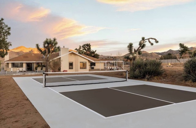 Perfect Group Retreat w/Pool, Spa & Pickleball