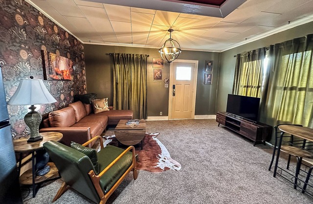 Perfect Hunters Den-1 Bed/1Bath/Deck-Close to Main Street-Russell KS