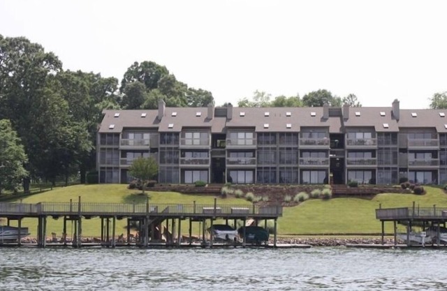 Perfect Location by Land or Water