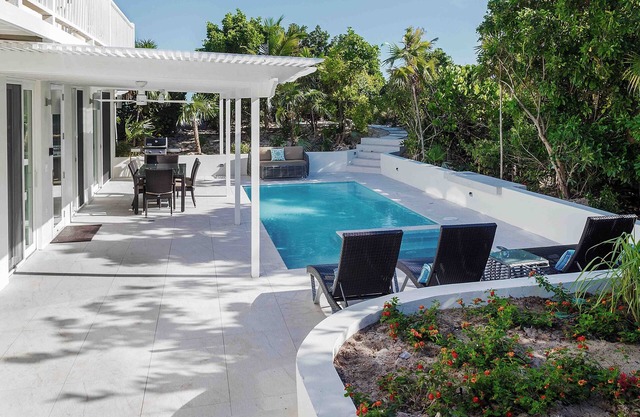 Perfect Next 2 Heaven 2BR Beach Villa with Private Pool and Jacuzzi - Esencia Premier Plus