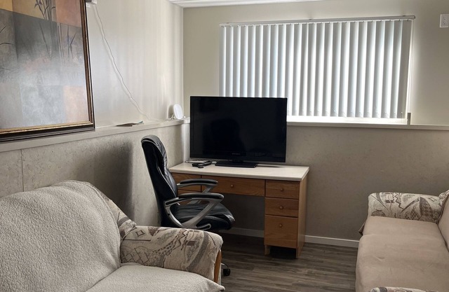 Perfect place to be away from big city yet close and close to Edmonton airport