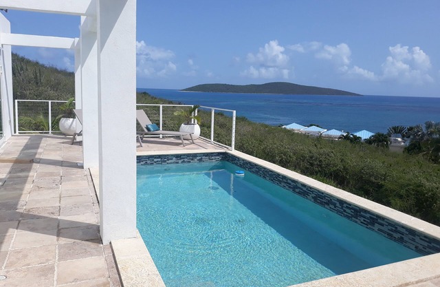 Perfect rejuvinating with the beach right below the villa within a minute reach