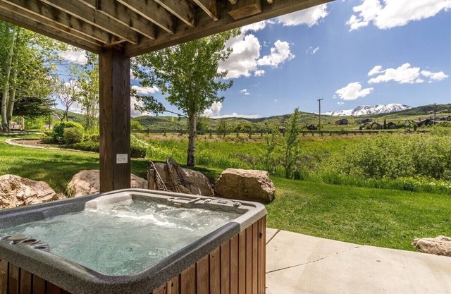 Perfect Snowbasin Lodging. LS14A