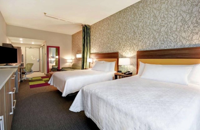 Perfect Spot for Unwinding! Outdoor Pool, Pet-Friendly Property, Free Breakfast!