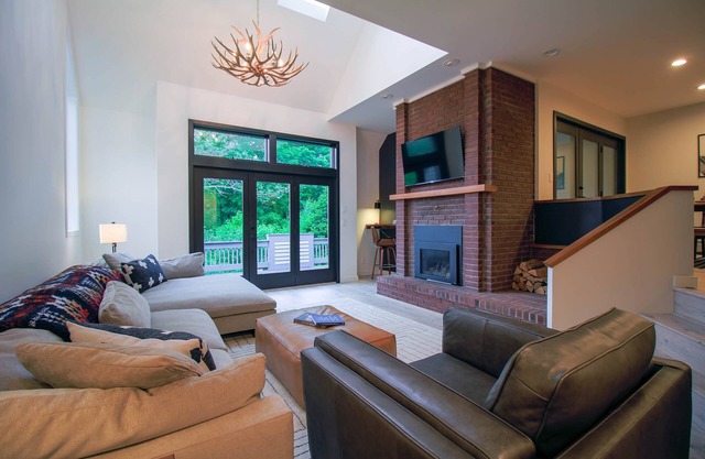 Perfectly Located Stowe Home w/Views