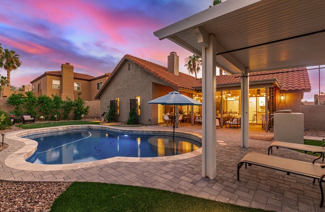 Perfectly Perfect in Scottsdale! Hot Pool! Woof!