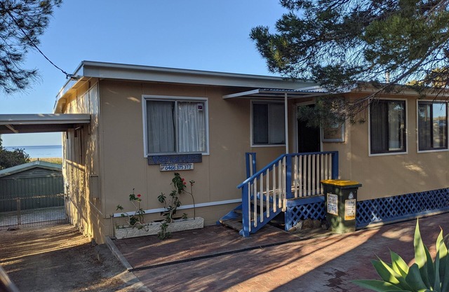 Periwinkles - two kitchens, two bathrooms, family and pet friendly!