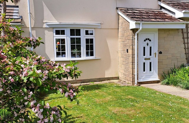 Pet and family friendly house in Crantock, near the beach and village centre