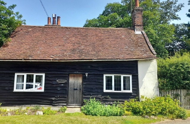 Pet friendly 3-bedroom cottage in Tattingstone