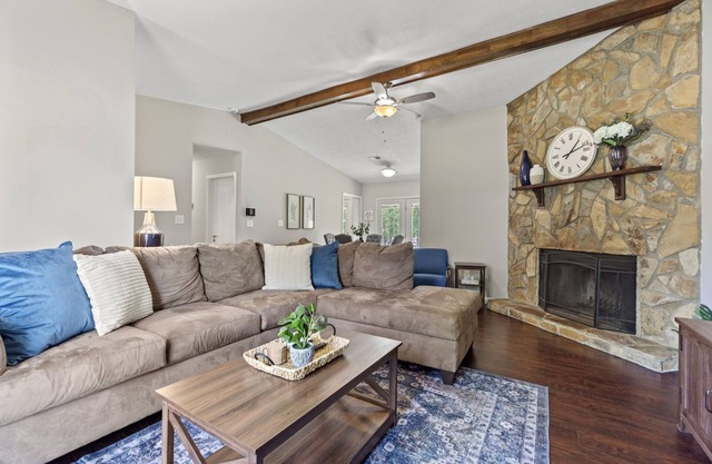 Pet-Friendly 3BR Home Near Golf & Greenville