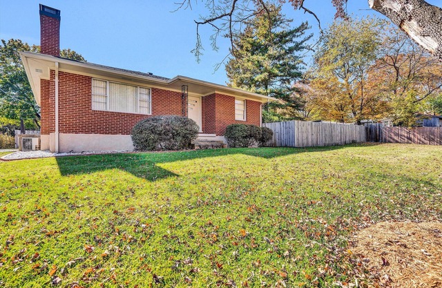 Pet-friendly and close to restaurants, shopping and hospitals