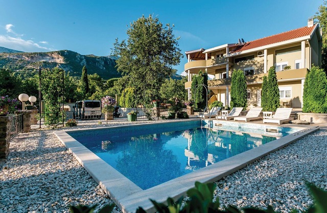 Pet friendly apartment in Herceg Novi