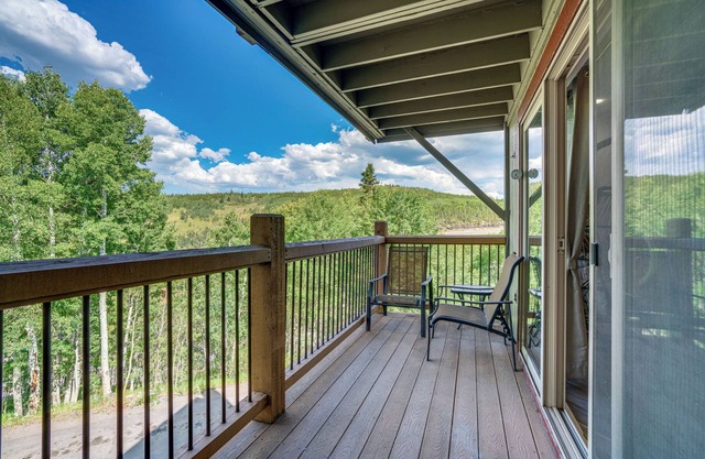 Pet-Friendly Apt w/Views: 6 Mi to Keystone Resort