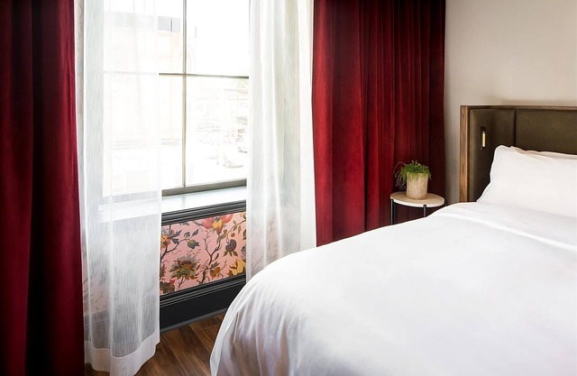 Pet-Friendly Boutique Property in East End! On-Site Coffeehouse, Rooftop Bar