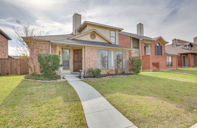 Pet-Friendly Carrollton Home w/Fenced Backyard!