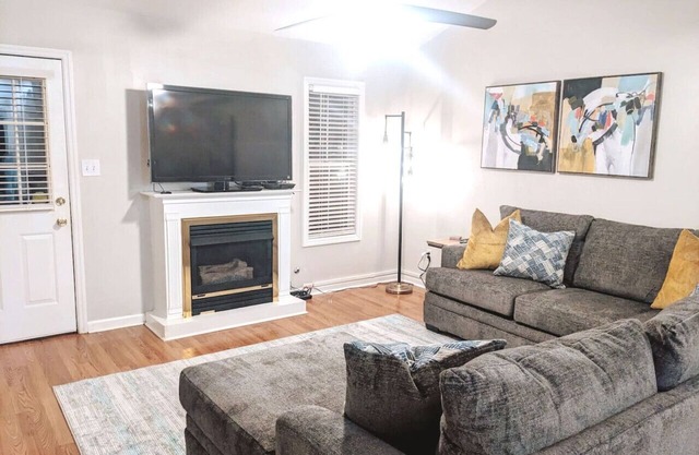 Pet Friendly condo, close to the masters!