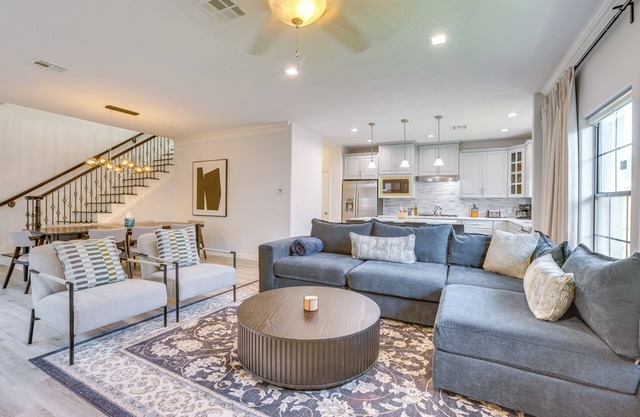 Pet-Friendly Duplex Unit in Southwest Houston