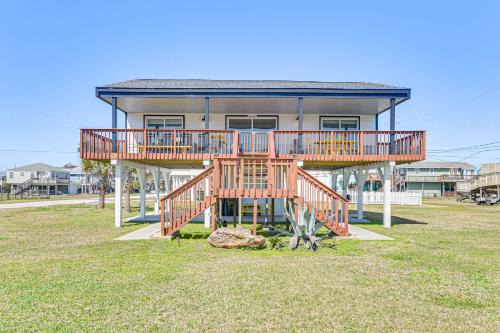 Pet-Friendly Galveston Home Walk to Beaches!