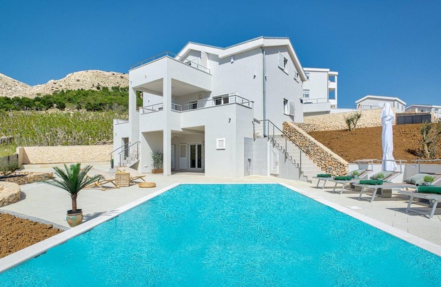Pet friendly home in Metajna