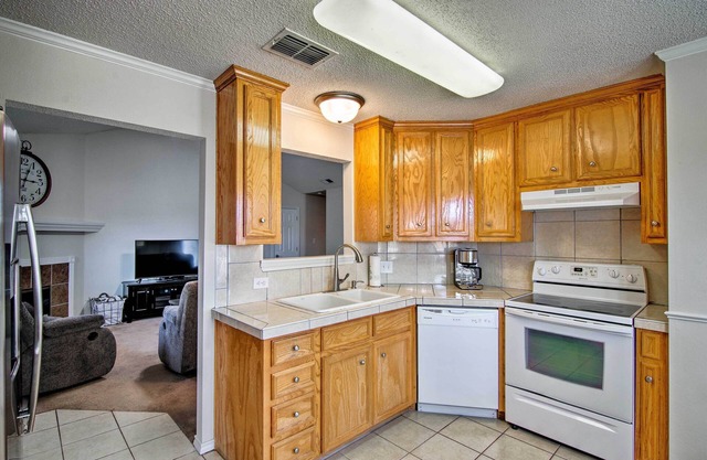Pet-friendly Lubbock Home w/Yard - 6 Mi to TTU