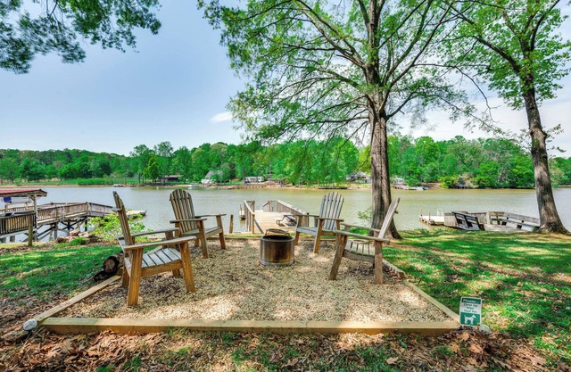 Pet-Friendly Paradise w/Private Dock in Lexington