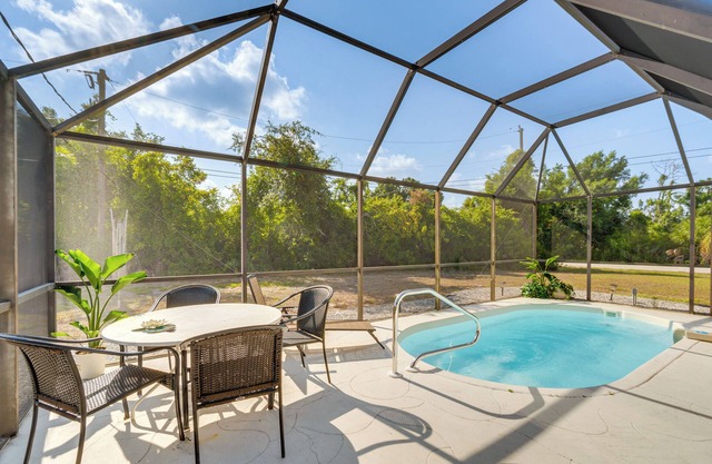 Pet-Friendly Port Charlotte Home w/Pool & Lanai!