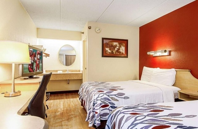 Pet-Friendly Room Adjacent to Westfield Belden Village Mall, Super Convenient