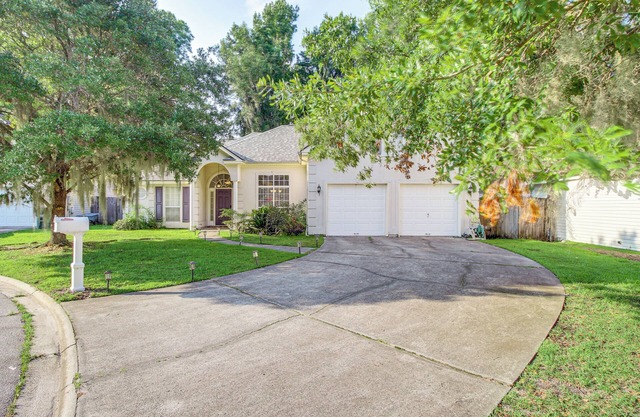 Pet-Friendly Savannah Home w/Cozy Fireplace!