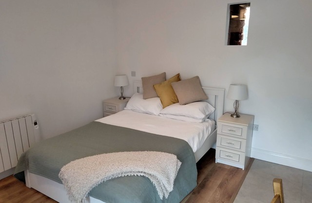 Pet Friendly Secluded Studio Apartment - The Oak