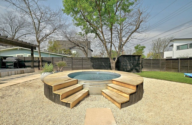 Pet Friendly SOCO Home with Cowboy Pool - Webster!