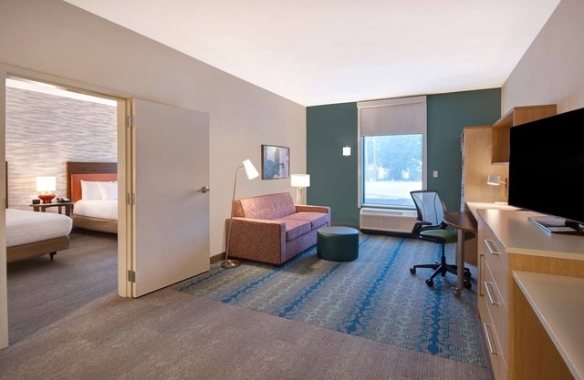 Pet-Friendly Suite w/Full Kitchen at Waco's Core Attractions