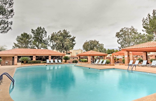 Pet-Friendly Tuscon Home w/ Patio- 9 Mi to Main St