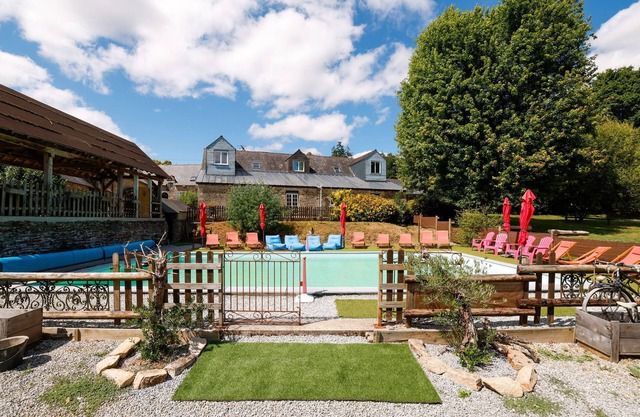 Petite house 'L'épicerie' with shared pool, shared terrace and Wi-Fi